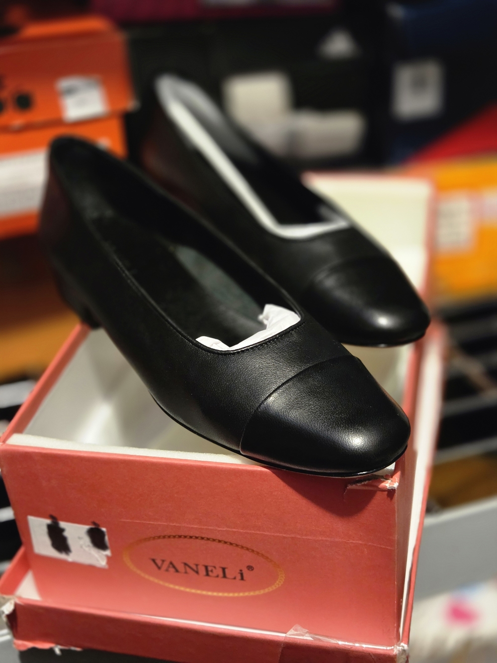Vaneli Black Soft VERO CUOIO Leather Low Heel Pumps .